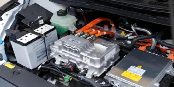How Much Does a Car Battery Weigh? Understanding the Weight of Car Batteries and Its Impact on Performance